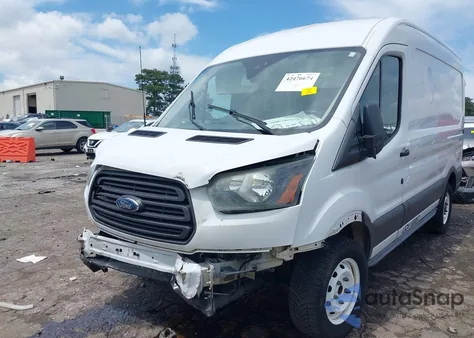 2015 Ford Transit-250 z USA, uszkodzony, nr VIN 1FTNR1CM6FKA24929